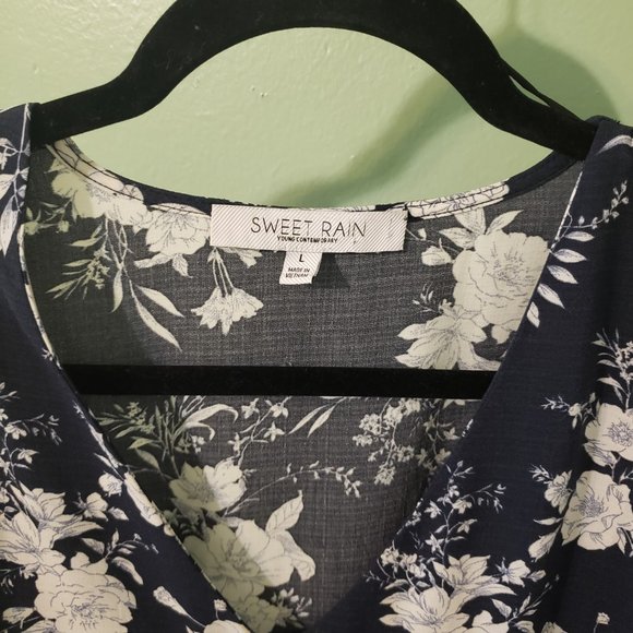 Sweet Rain Flower Blouse size L - Picture 3 of 6